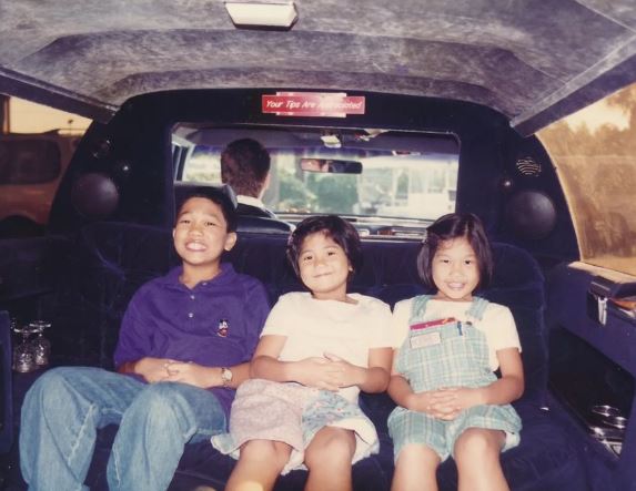 Young Isabel with her siblings