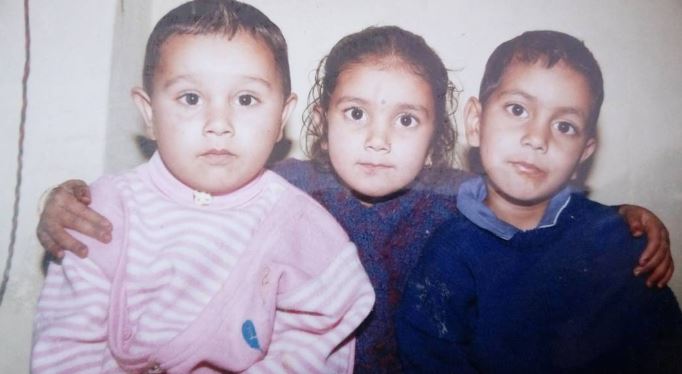 Young Komal Saklani with her siblings