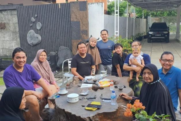 Achsanul Qosasi with family