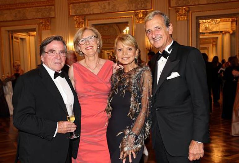 Anita Schlierf with family