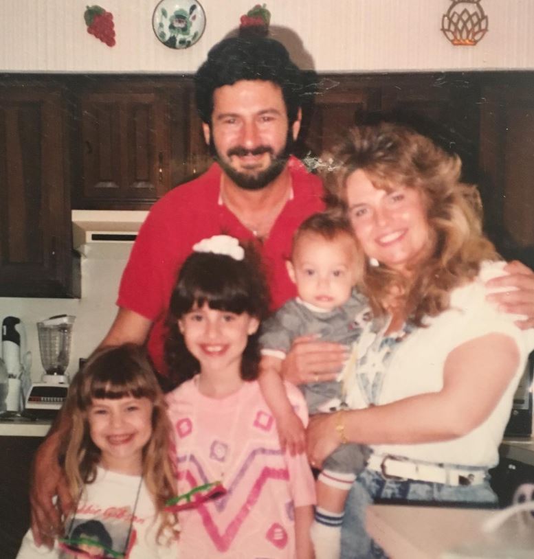 Childhood photo of Lauren with her family