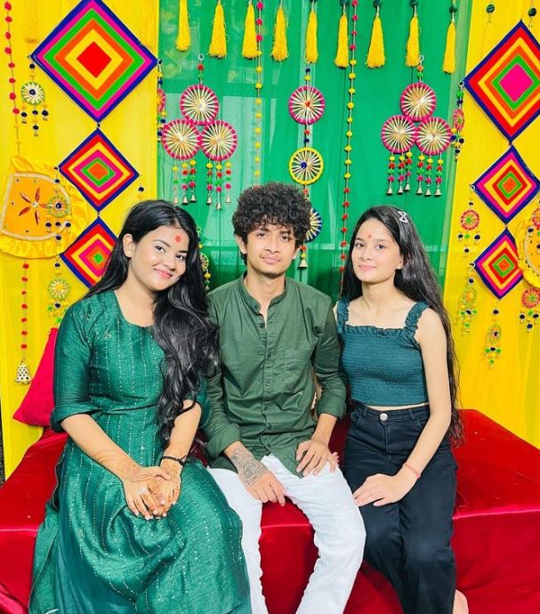 Gungun Gupta with her siblings