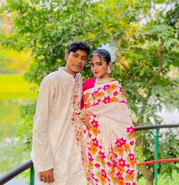 Jannat Toha with her boyfriend