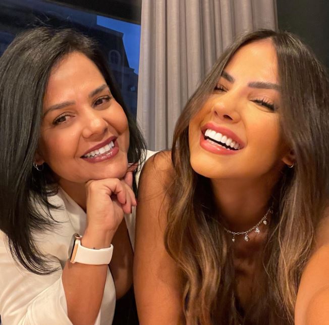 Luana Andrade with her mother