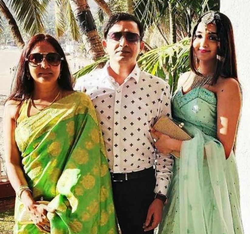 Nikita Bhamidipati with her parents