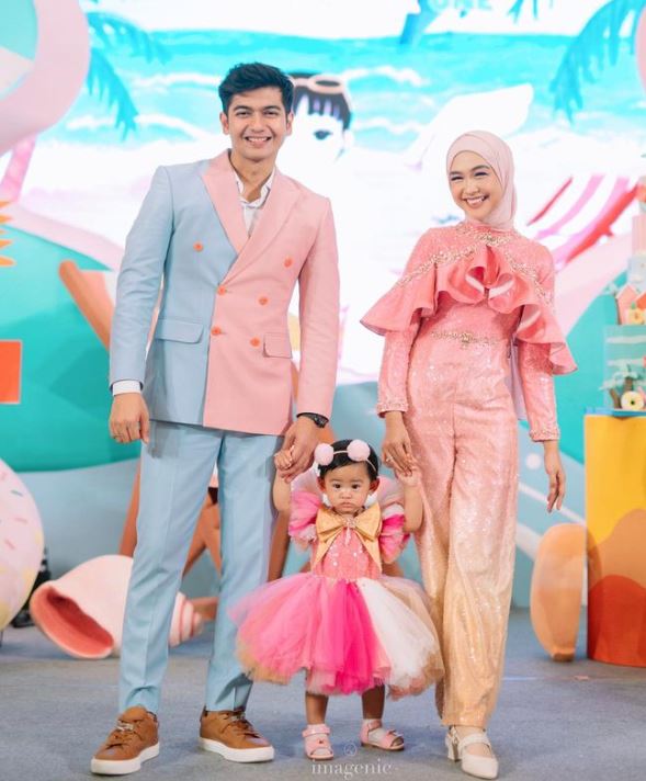 Ria Ricis with her husband Teuku Rushariandi and daughter