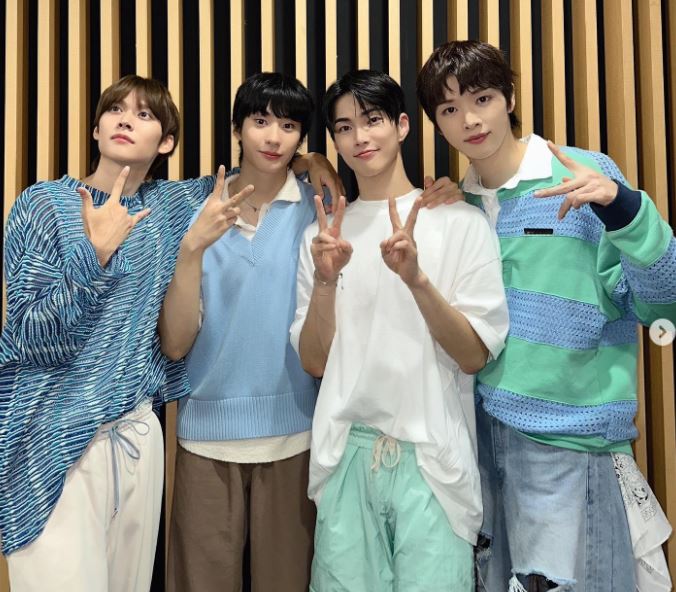 Seunghan with his friends