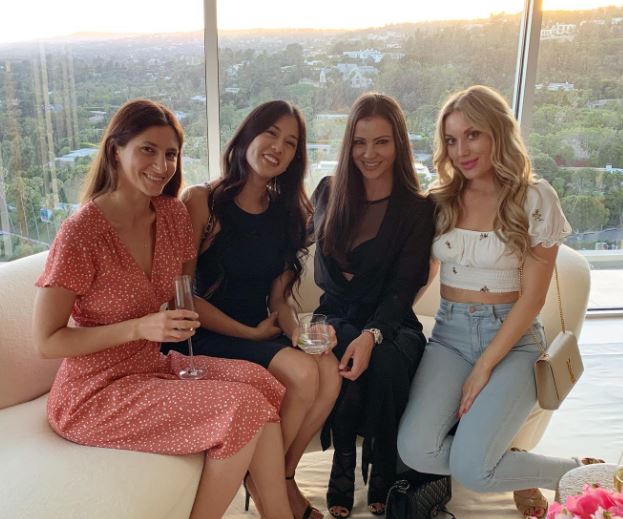Varunie Vongsvirates with her friends