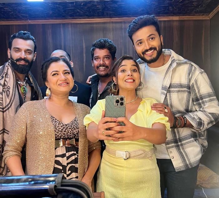 Vinay Gowda with his co-stars