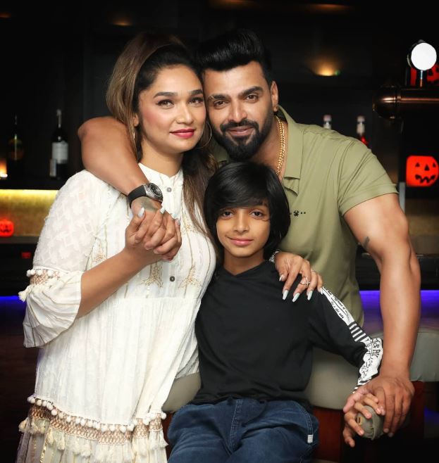 Vinay Gowda with his wife Akshatha Gowda and son Rushabh Gowda