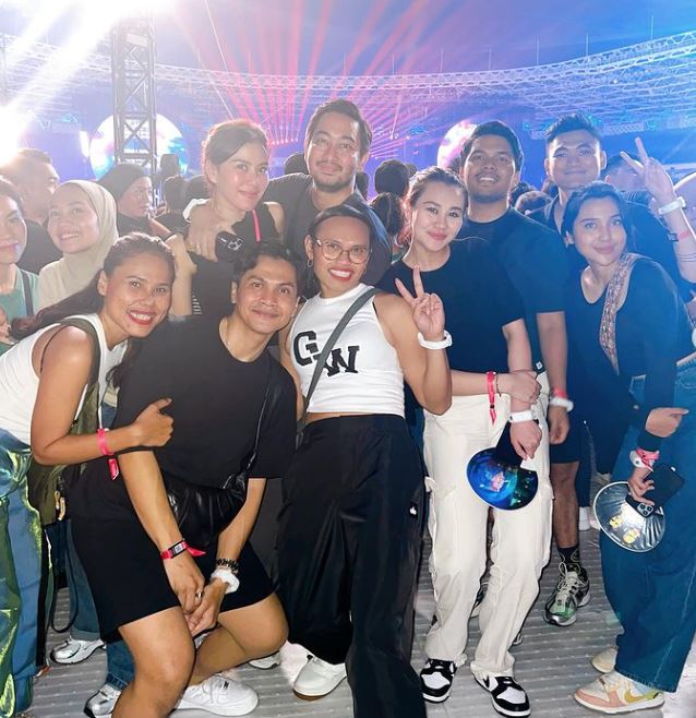 Wanda Hara with her friends