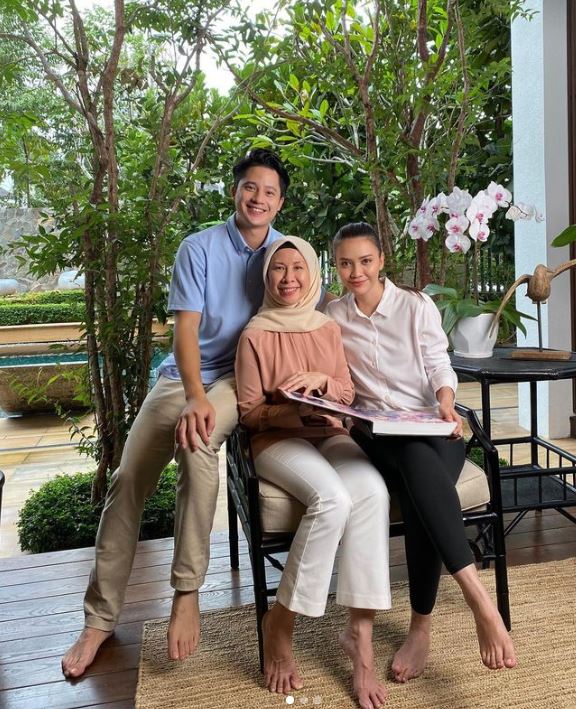 Afiqah Ishak with family