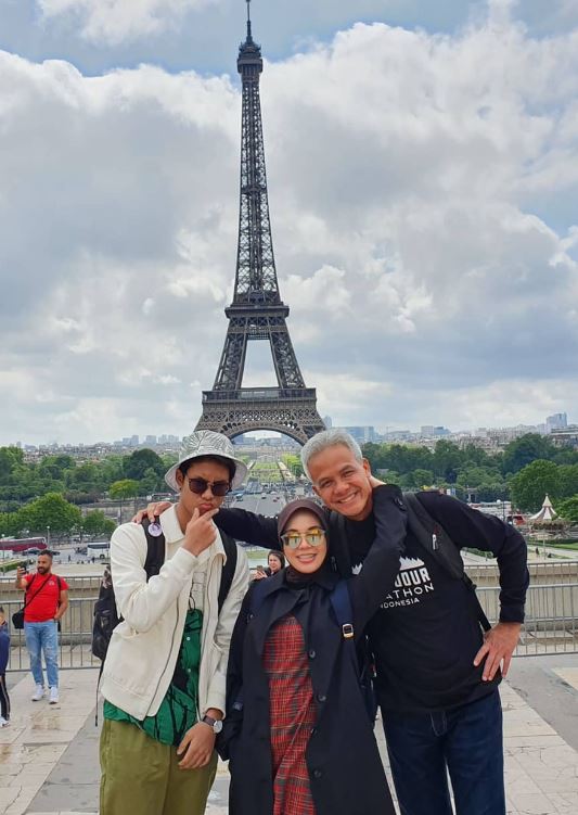 Alam Ganjar and his family