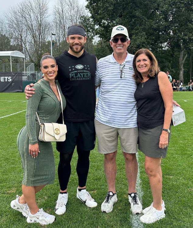 Alexis Bawden with family