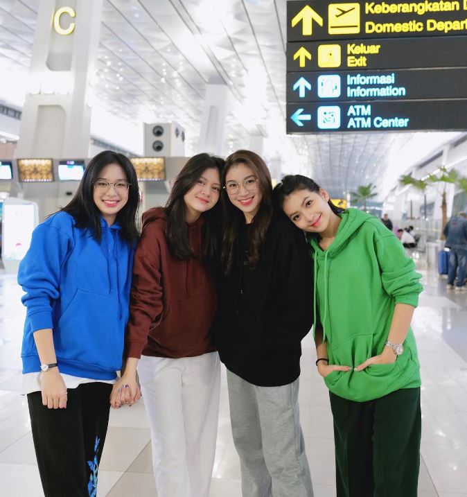 Angelina Christy with her friends