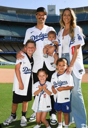 Ashley Kelly with her kids