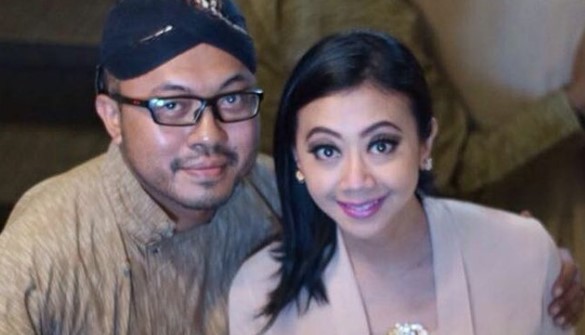 Asri Welas with her husband