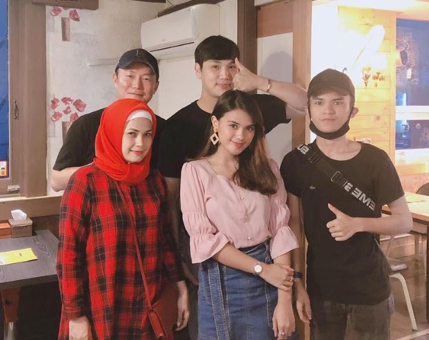 Audi Marissa with her family