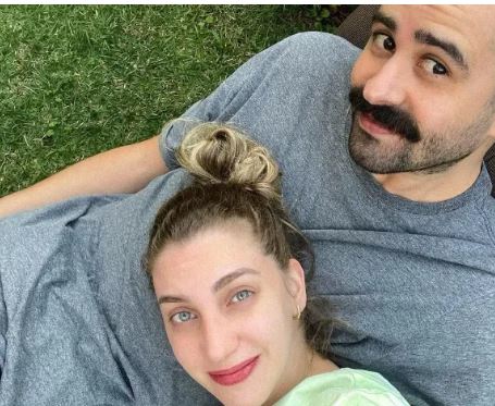 Carol Moreira with her boyfriend