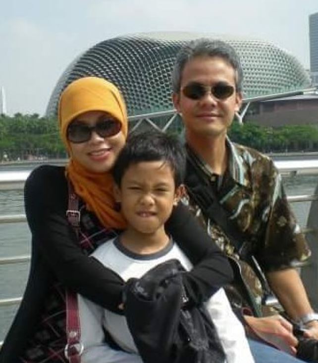 Childhood photo of Alam