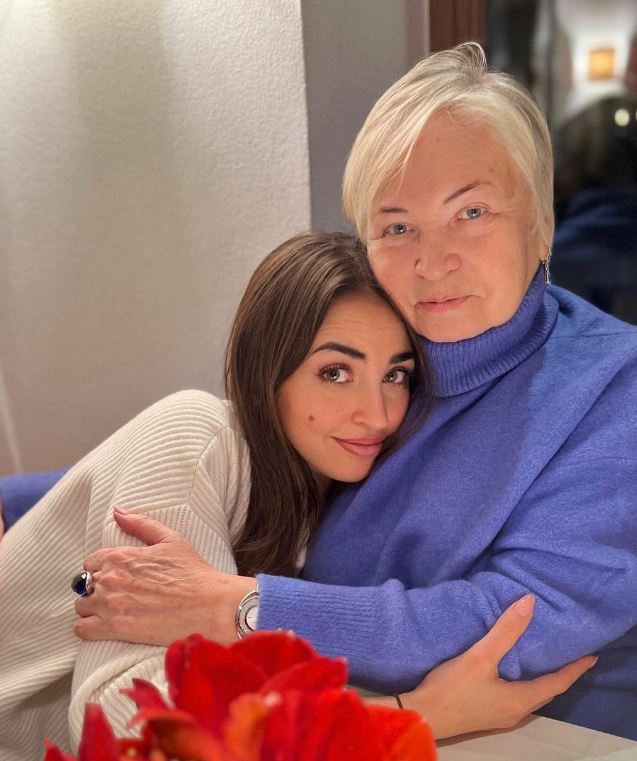 Ekaterina Leonova and her mother