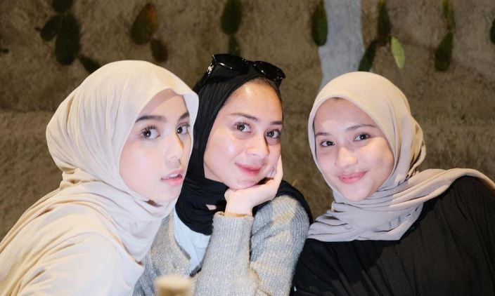 Ira Nandha family