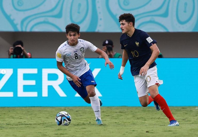 Ismail Bouneb is a football player