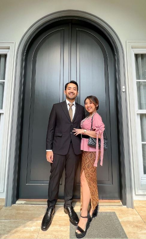 Kiky Saputri and her partner M. Khairi