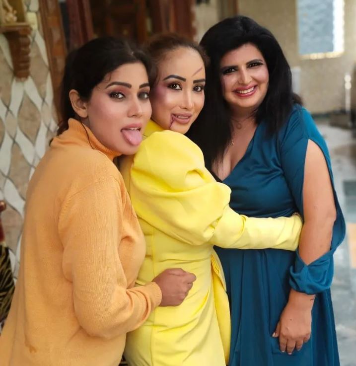 Komal with her friends