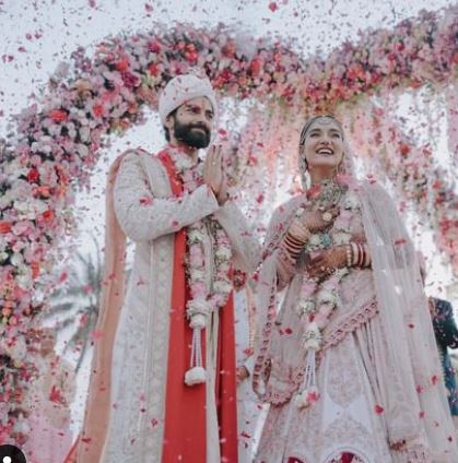 Kunal thakur with his wife