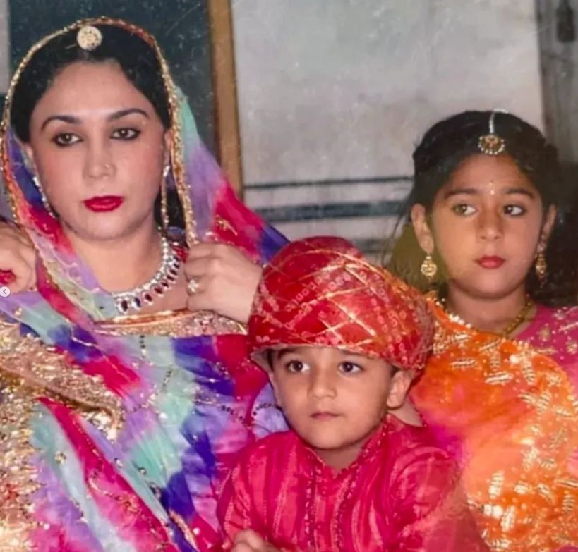 Maharaja Lakshraj Prakash Singh with his mom and sister