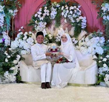 Marlina Manaf with her husband
