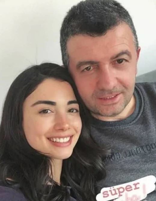 Özge Yağız with her dad