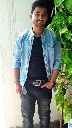 Prachi Bansal brother