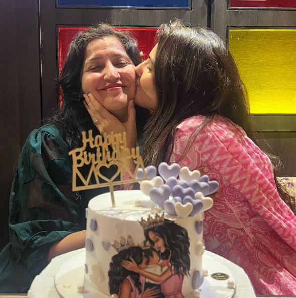 Riya Kishanchandani and her mother Ashwini Kishanchandani