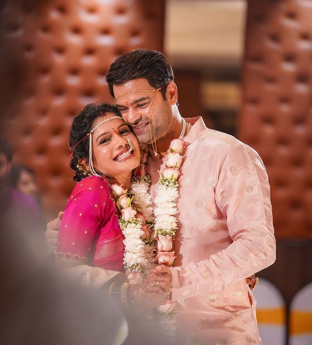 Suruchi Adarkar with her husband Piyush Ranade ​