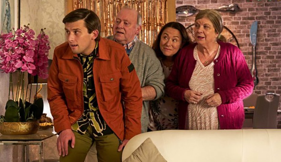 Two Doors Down Season 8 spoiler