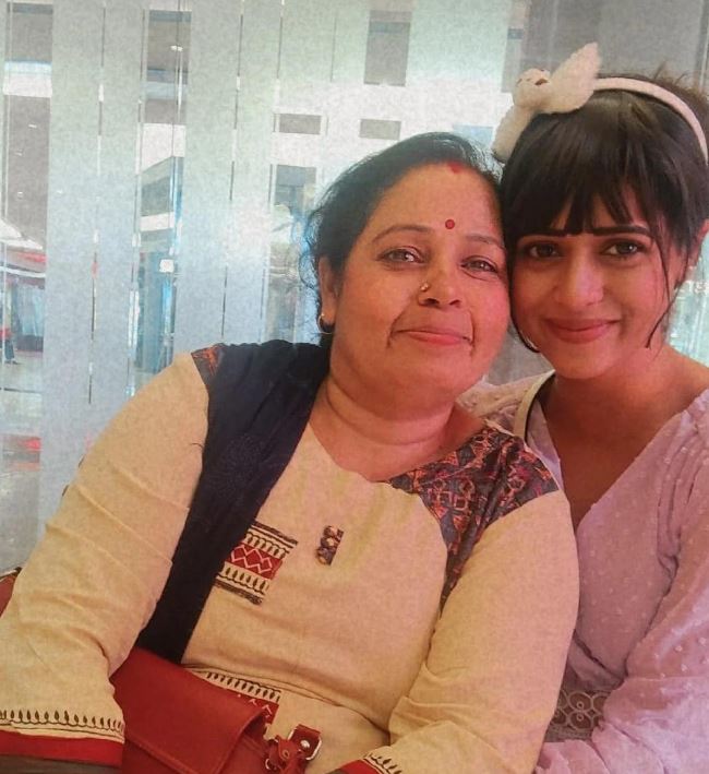 Antara Swarnakar and her mom