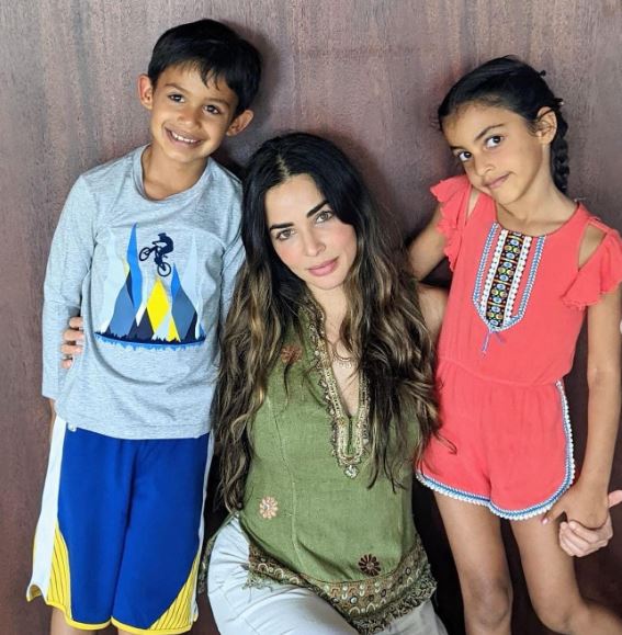 Ayesha Thapar with her kids