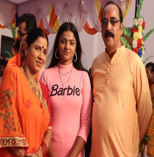 Bharti Jha family