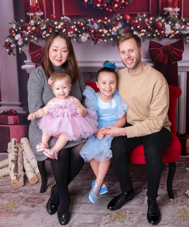 Cash Jordan with his wife Kanami Jordan and daughters