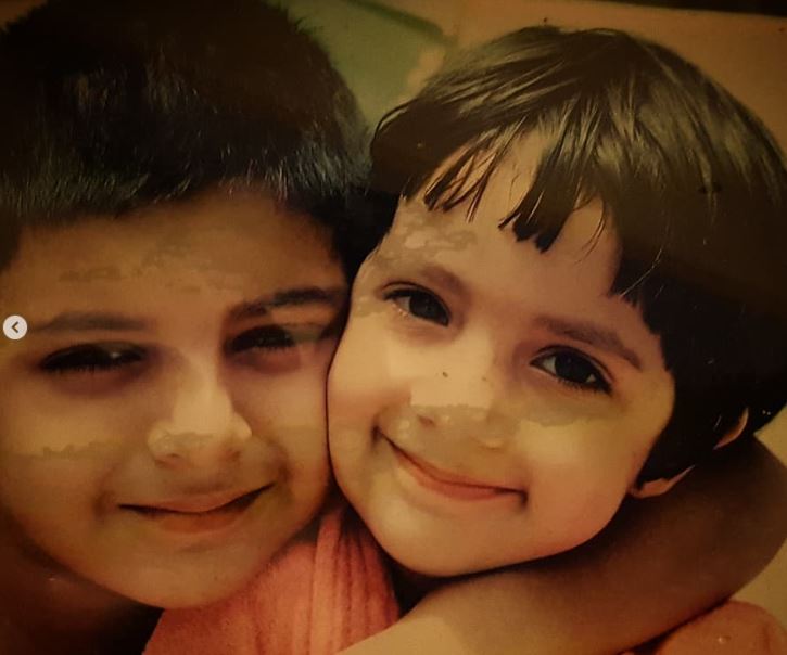 Childhood photo of Agni Chopra with his sister