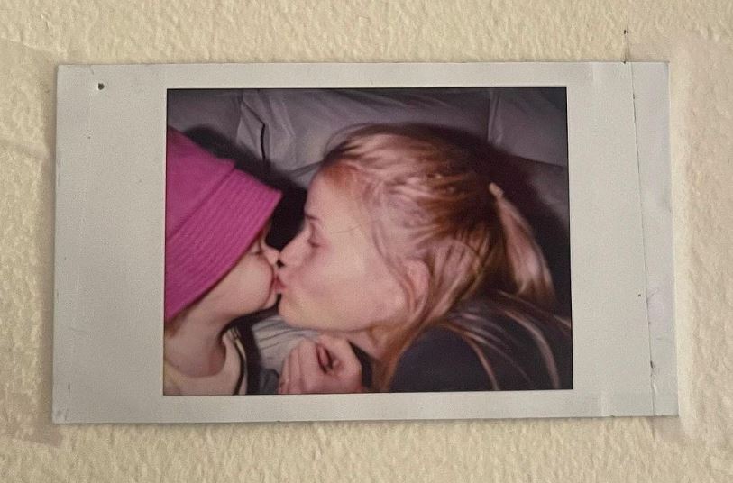 Childhood photo of Ava with her mother