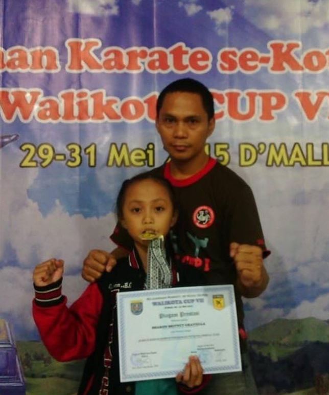Childhood photo of Sharon with her dad