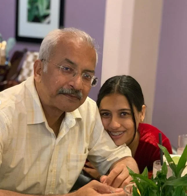 Divya Deshmukh with her father