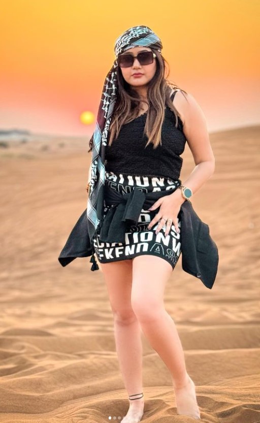 Divya Upadhyay's height