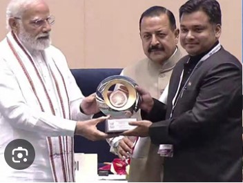Dr. Piyush Singla Received Awards From PM