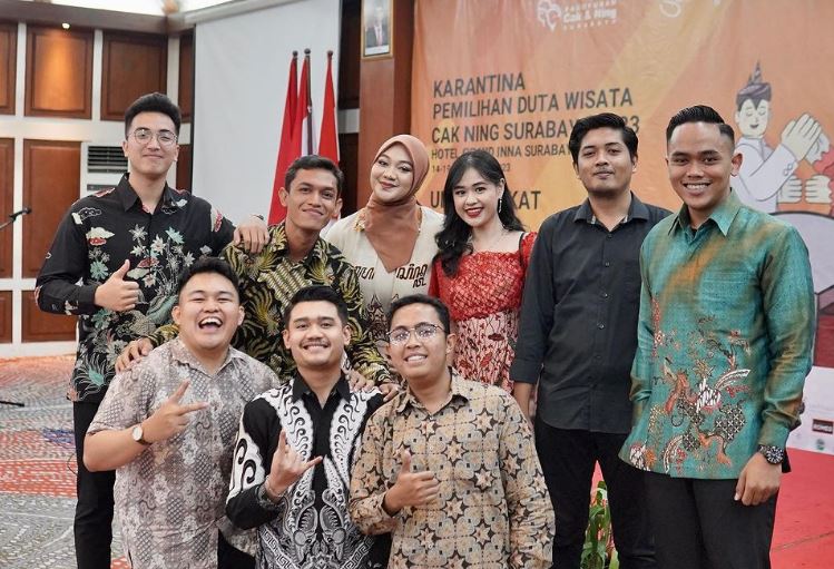 Fadhilah Intan and her friends