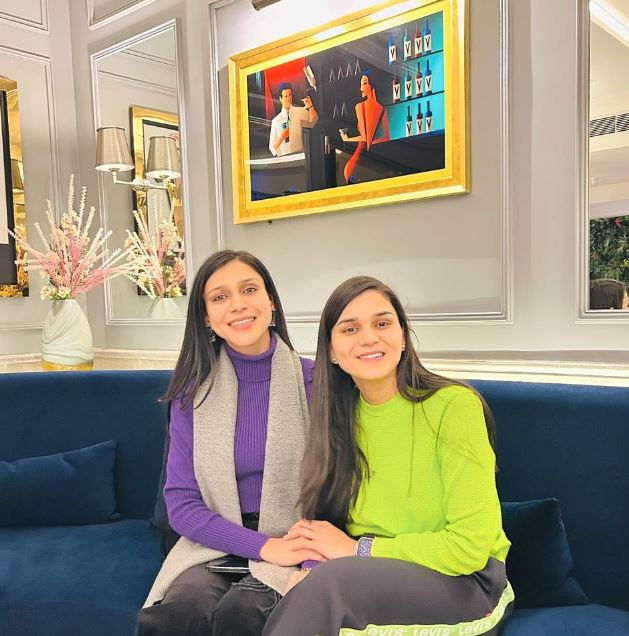Himanshi Singh with her friend