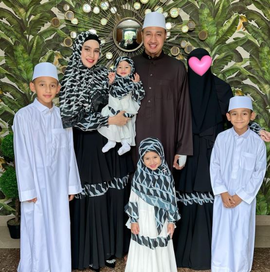 Kartika Putri with her husband and kids